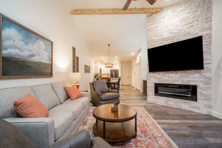 Exquisite Condo + Suite